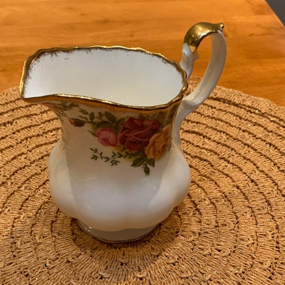 Old Country Roses Royal Albert LTD 1962 Bone China - England, Creamer - Picture 2 of 4